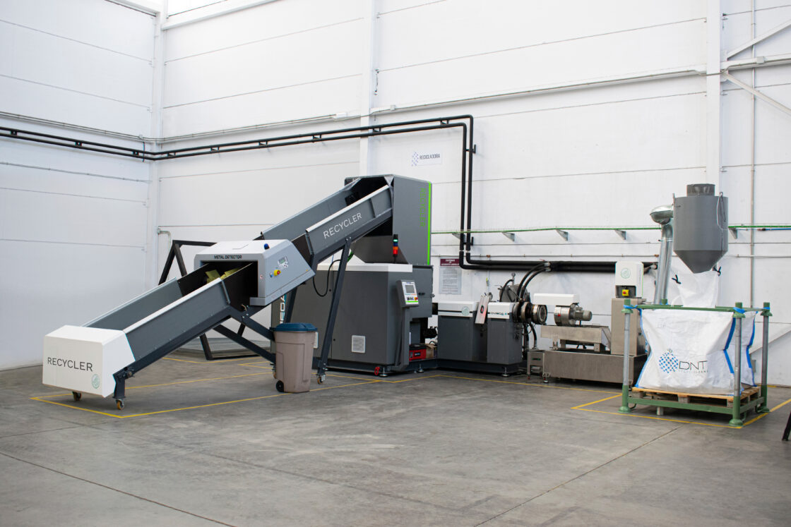 Recyclage. Récupérer les déchets pour les transformer en ressources. 